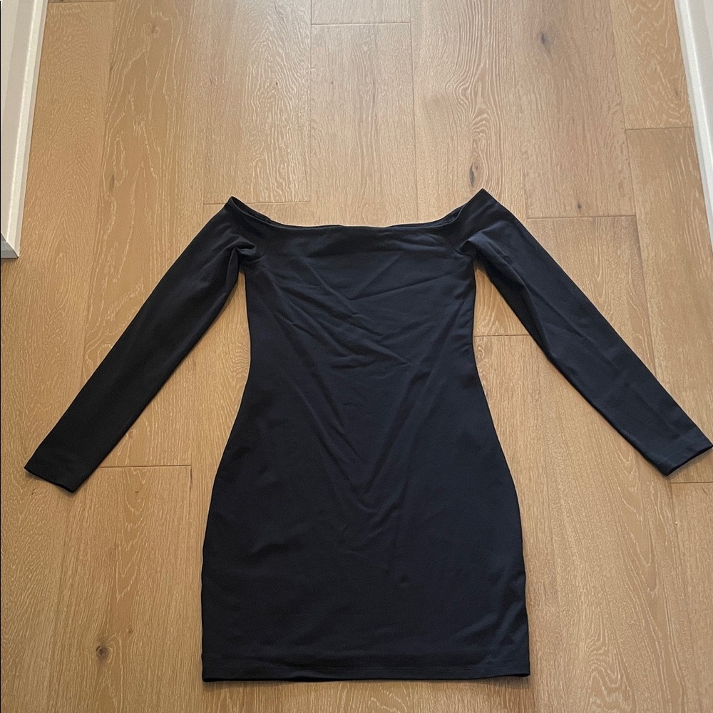 Aritzia Black Off-Shoulder Long Sleeve Bodycon Dress